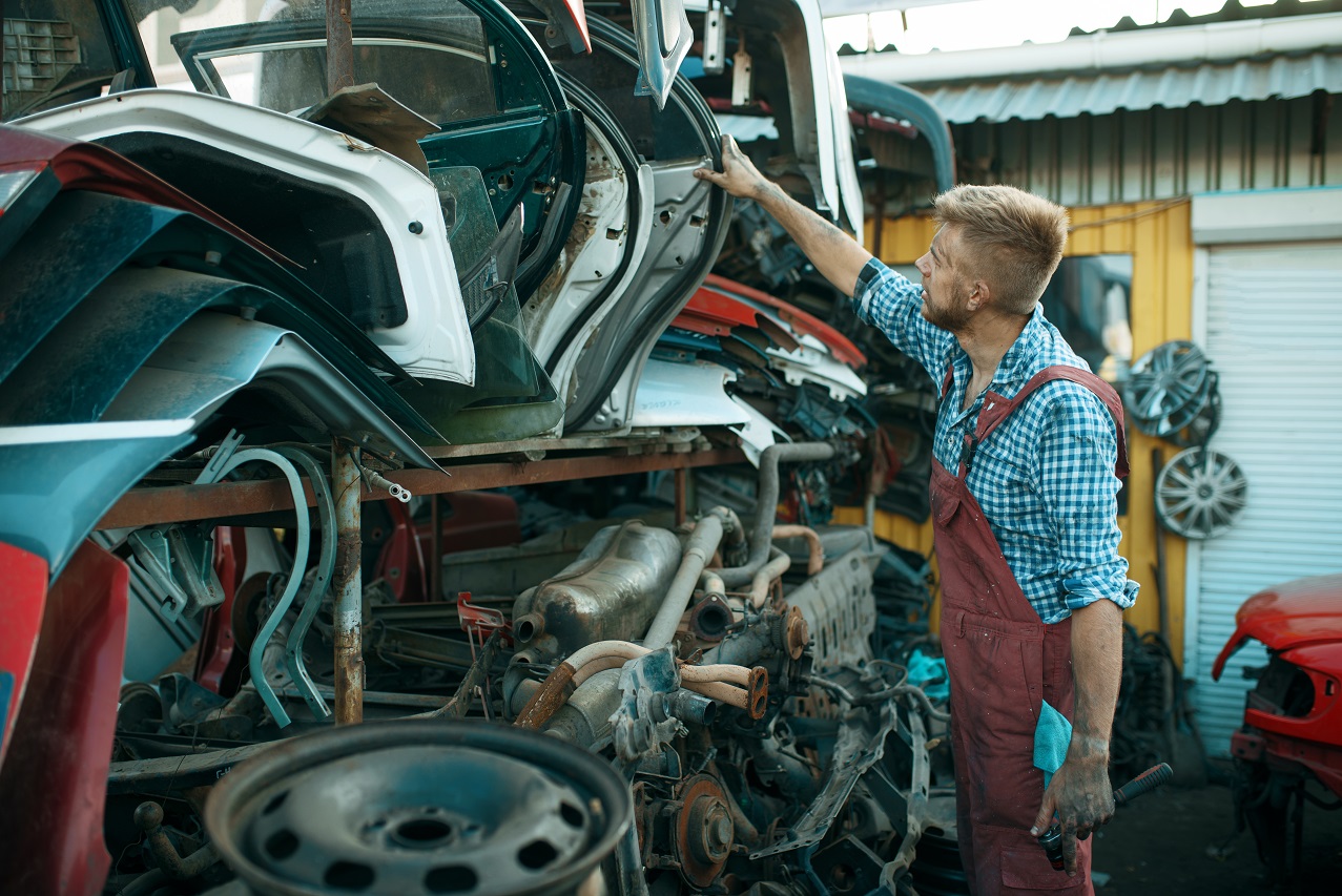 Read more about the article What Do Junkyards Do With Junk Cars?