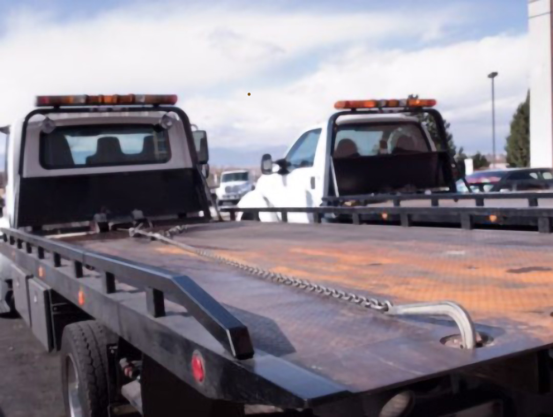 Read more about the article Flatbed Towing: Safely Transporting Your Vehicle with Expertise