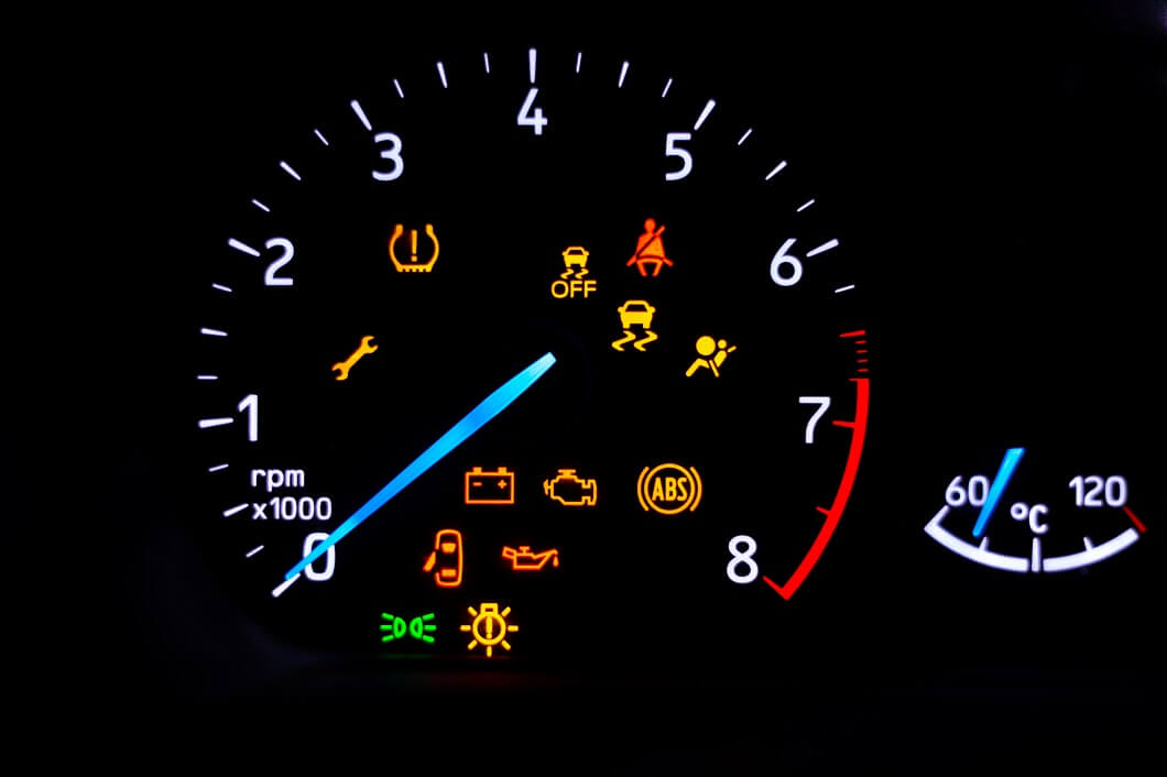 Read more about the article Understanding Vehicle Warning Lights: What They Mean and When to Seek Help